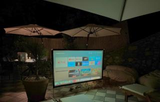 Evelyns Pool Garden - 1