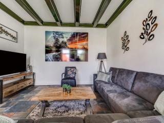 Stylish Farmhouse with Spa Tub - Kootstertille - 4