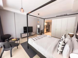 Modern Studio Apartment with Balcony - Ras al Khaimah - 8