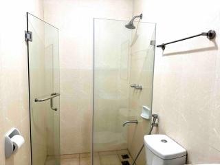 55-SQM 1-BR golf club view condo in Central BGC - 8