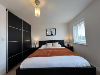 Spacious 5 Bed, Sleeps 10 with Parking, Contractors & Family Haven - 7