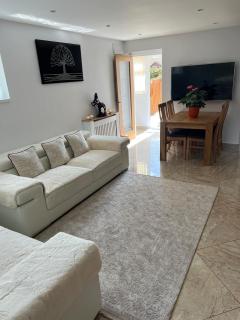 Spacious 3-Bedroom Family Home in Oxford - Oxford - 5