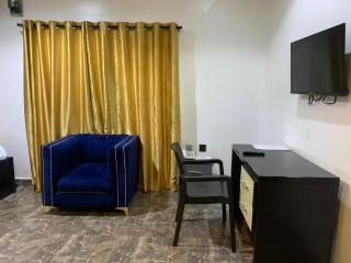 Hilton Garden Hotel - - 5