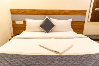 Hotel Comfort Park - Opposite Sri Ramachandra Medical College Porur - 1