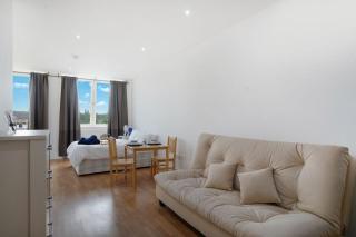 Lovely Private Large Studio with Parking - Borehamwood - 7