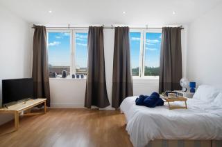 Lovely Private Large Studio with Parking - Borehamwood - 2