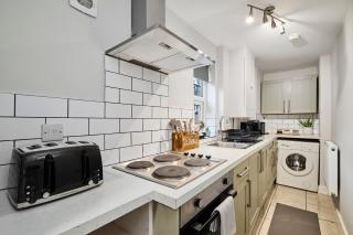 Luxury Lower-Level Two Bed Apt - 7