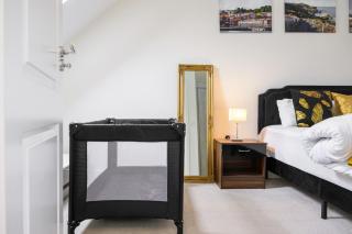 4 Bedroom House In Manchester - 6