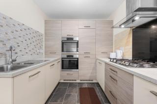 4 Bedroom House In Manchester - 5