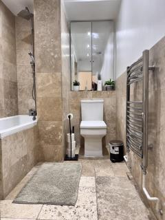 Stylish Entire Apartment with Private Garden in Camden, Central London - 4