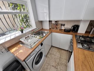 Stylish Entire Apartment with Private Garden in Camden, Central London - 1