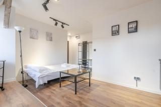 Heart of City Studio #2 by BookingHost - 7