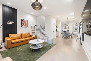 5BR Entire Home with 2 Kitchens and Outdoor Area - 5