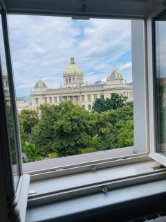 Modern Prague 1 Retreat with Stunning Museum Views - Prague - 7
