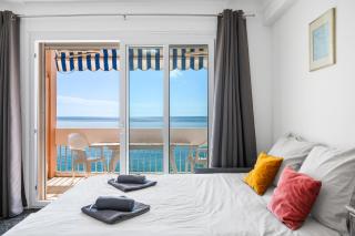 LE PANORAMA -Vue Exceptionnelle - Dernier étage - Front de Mer - 9