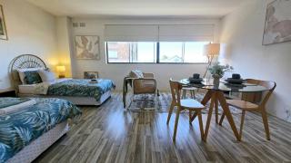 Spacious City Pad with Pool and Spa - 0