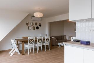 Modern Apartment with Balcony Near City Center - 3