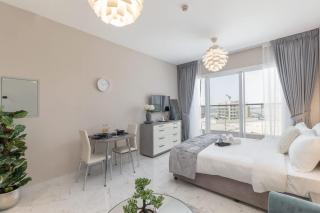Dubai South Studio for 2 with Swimming Pool - 5