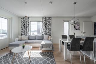 Spacious 2BR Lake View Home with Sauna & Balcony - 3