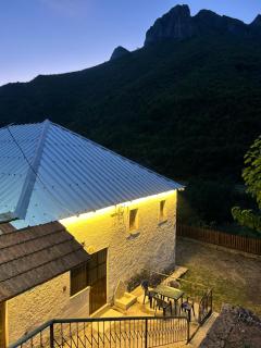 Aldo House - - 7