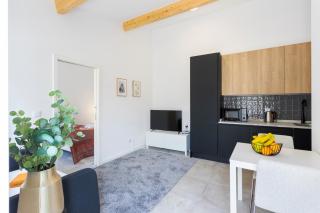 Bright Flat | Romantic Escape by HostWise - 6