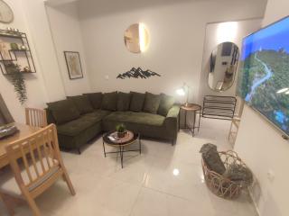 Theonisxenia Luxury Apt at Metro M3 - 9