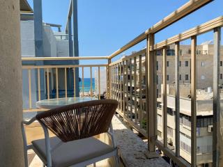 Sea View Duplex On Frishman Beach 2Bdr apt and BBQ - 5