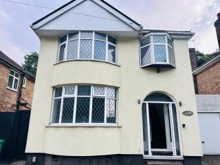 Graceful 4BR Home in Nottingham Highfields Park, Nottingham Caves, Near City Centre and Quick Access to M1 - 3