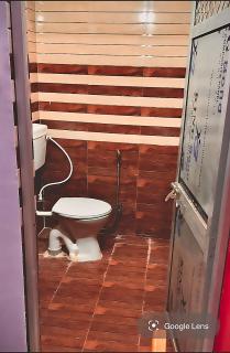 Sri Rameshwaram Guest House Near by Hanuman Garhi 300 meters - 1