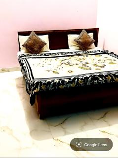 Sri Rameshwaram Guest House Near by Hanuman Garhi 300 meters - 3