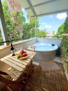 Authentic apartments with jacuzzi and Two-level central Haifa - Haifa - 4