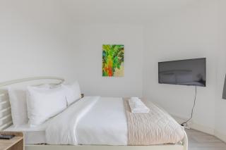 Renovated 2BD Flat 16 Minutes to Tower Bridge - 8