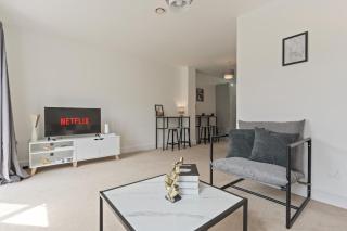 Spacious spotless and comfortable 3 bedroom house in Birmingham city centre with allocated parking and city views - 8