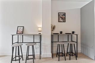 Spacious spotless and comfortable 3 bedroom house in Birmingham city centre with allocated parking and city views - 9