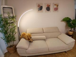 Hongdae 1 minute Hongik University Station 10 minutes Hongdae Street 5 minutes Spacious living room 141m2 Cozy space 2bathroom - 0