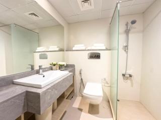 2BR Duplex with Terrace & Courtyard Views Near the Beach - Ras al Khaimah - 4