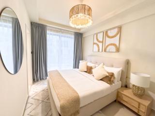 2BR Duplex with Terrace & Courtyard Views Near the Beach - 9