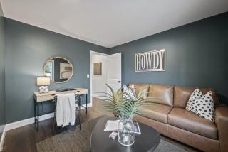 Hanford House w Hot Tub,Sauna,Bar - 3