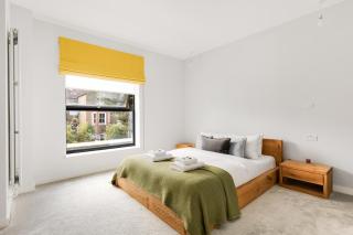 New! Modern 3BR Home near Clapham with Garden and Parking - 6