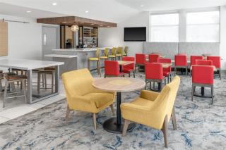 Hilton Garden Inn Queens JFK - 8