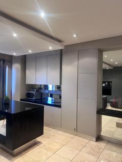 The Franklin luxury apartment - 8