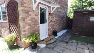 2 Bedroom Guest House Near Beach - Llanelli - 7