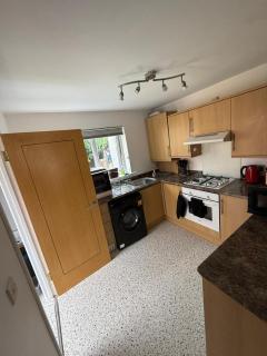 2 Bedroom Guest House Near Beach - Llanelli - 5