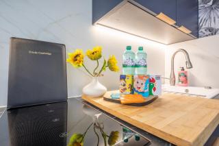 Trinity- New Modern Apartment with FREE on road parking - 3