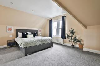 Elegant Victorian Home with Pool Table & Parking - 6