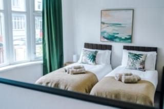 2 Bed apartment, sleeps up to 5 - 9