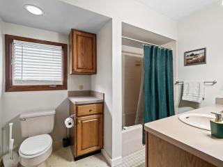 Entire Duplex w Historic District and Sleeps 12 - 4