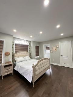 Elegant escape 4BR with POOL TABLE -Airport 20 min - 8