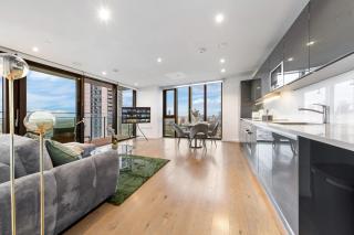 Sky High Luxury 2 Bed Flat with Jaw Dropping Views - 8
