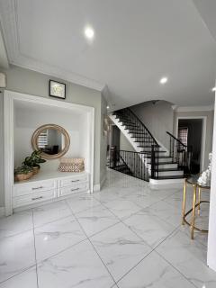 Elegant escape 4BR with POOL TABLE -Airport 20 min - 5